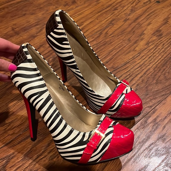 Red and zebra ๐ฆ striped Y2K heels - Picture 3 of 4